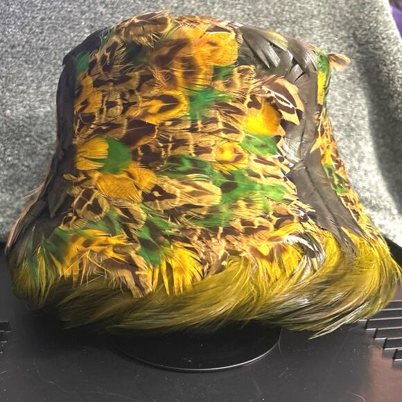 1970s Feather Hat Made by Debette New York Mid Century Style Vintage - Picture 1 of 11